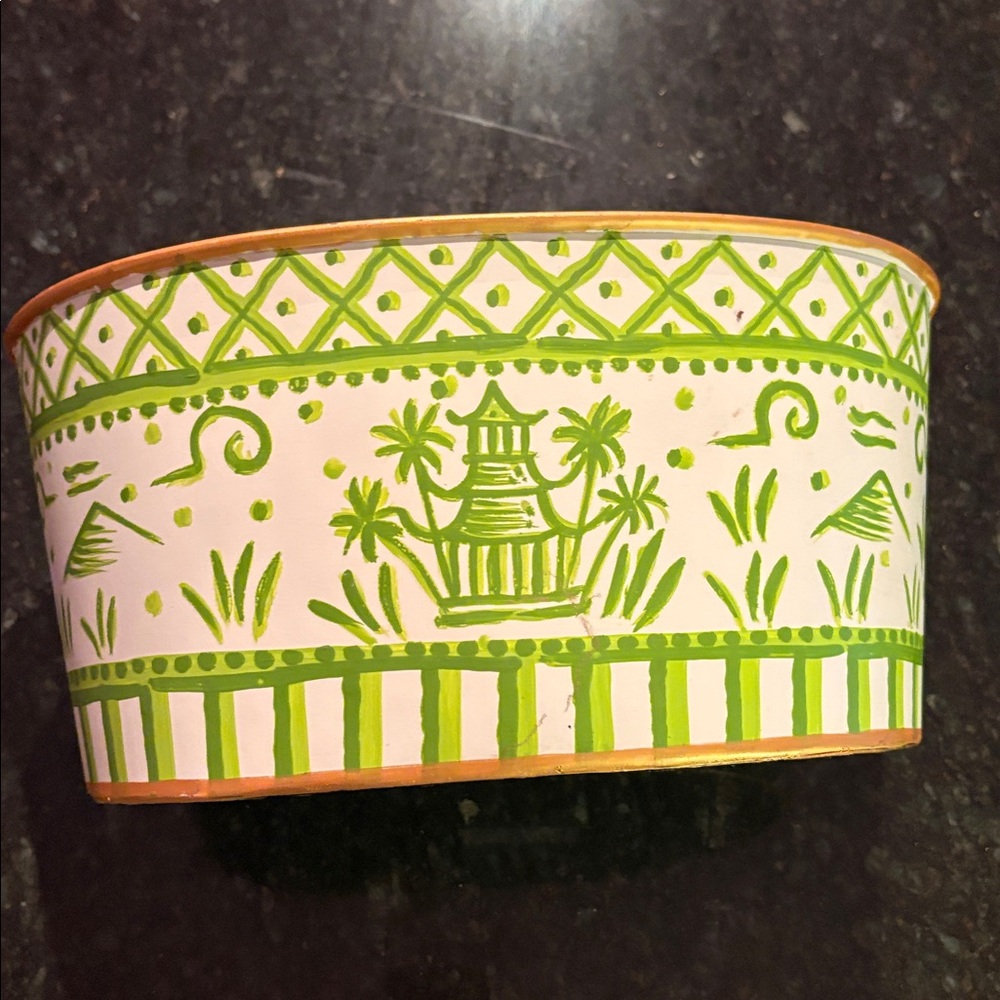 Light Green and White Pagoda Tole Holder